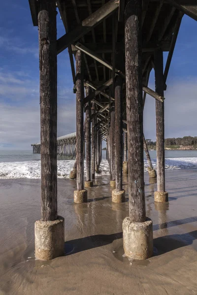 Pier at Randolph Hearst Memorial State Beach — Stock Photo, Image