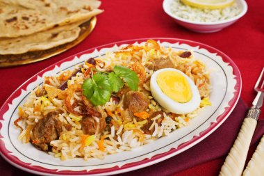 Kuzu Biryani yumurta ile