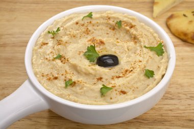 Humus maydanoz ve zeytinyağı ile