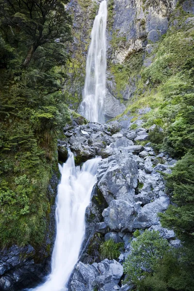 Ördögök Punchbowl Falls, Arthurs át Új-Zéland — Stock Fotó