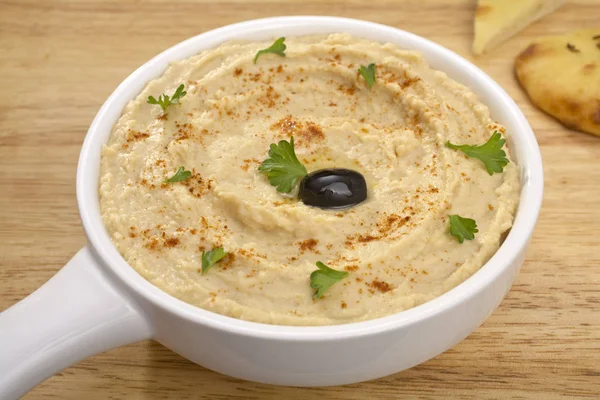 Hummus au persil et olive — Photo