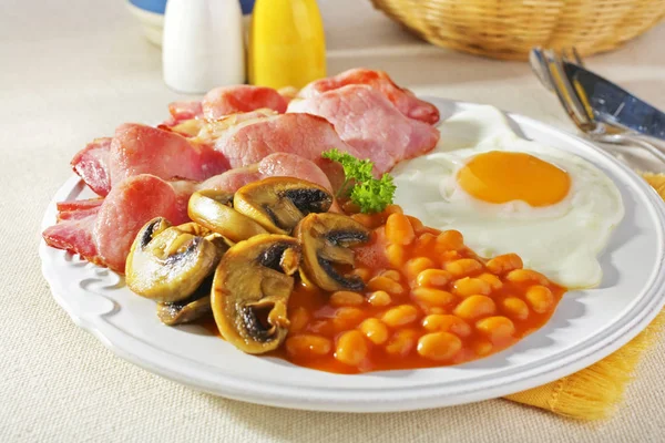 盘子里的英式早餐 — 图库照片