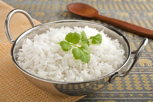 Arroz Basmati com folha de coentro — Fotografia de Stock