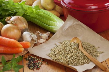 Mercimek çorbası malzemeler