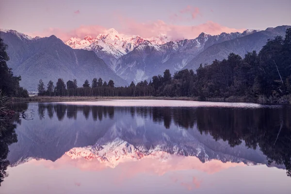 Günbatımı, göl Matheson — Stok fotoğraf