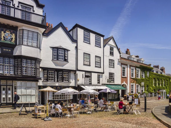 Cathedral Close Outdoor Cafe UK — Stock Photo, Image