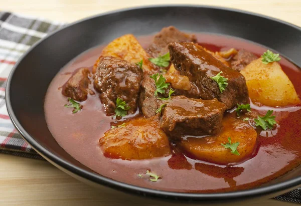 Guiso de carne de res húngara Goulash — Foto de Stock