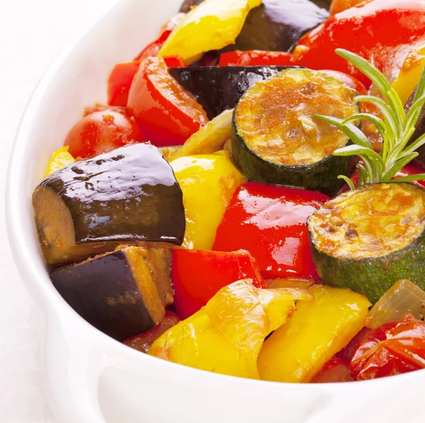 Ratatouille kare beyaz — Stok fotoğraf