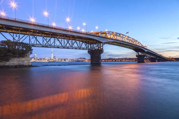 Auckland Harbour Bridge, Sera — Foto Stock