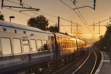ScotRail Tren İstasyonu'nda gündoğumu
