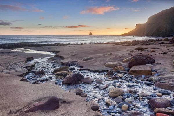 Sunrise, Saltwick Bay — Stock Photo, Image