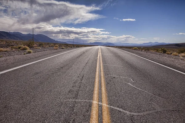 Desert Road, Californië — Stockfoto