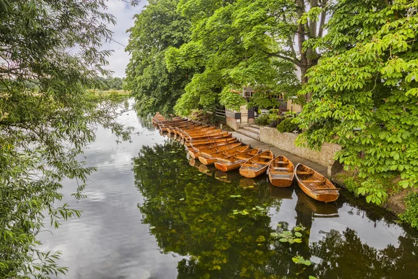 Łodzie na rzeki Stour, Dedham Vale, Wielka Brytania — Zdjęcie stockowe