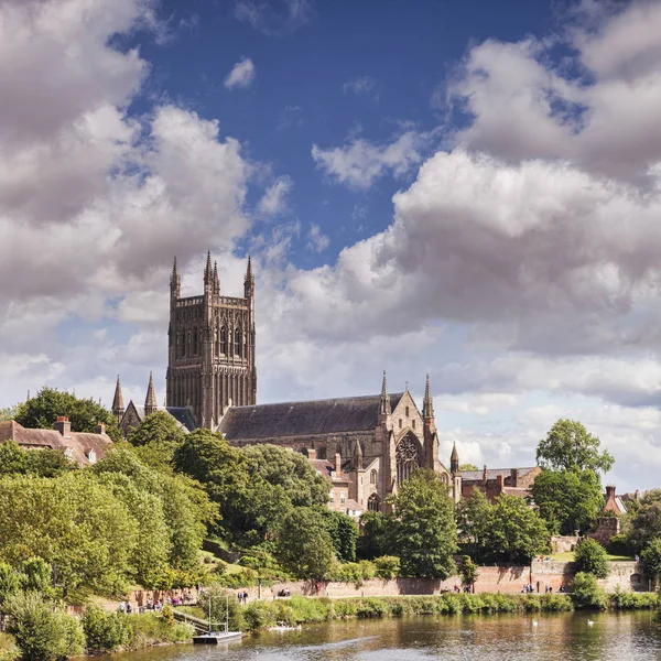 ウスター大聖堂と川の Severen、英国 — ストック写真