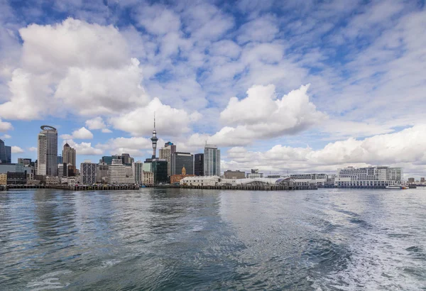 Auckland skyline de la mer — Photo
