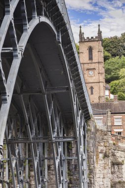 Demir köprü tarafından Abraham Darby, Ironbridge, Shropshire, İngiltere