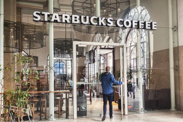 Starbucks Coffee Shop Ropssio Railway Station Lisbon — Stock Photo, Image