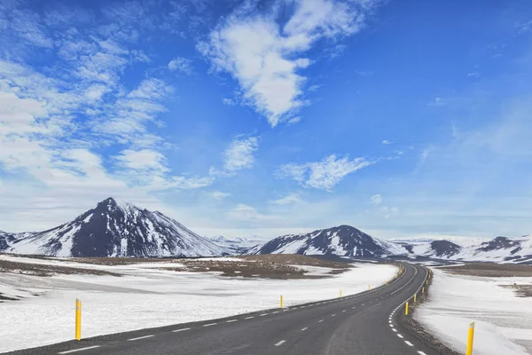 Ringweg, IJsland op berglandschap van de Snowy — Stockfoto