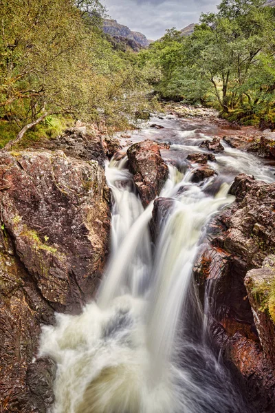 Voda Nevis vodopád vysočiny Skotska — Stock fotografie