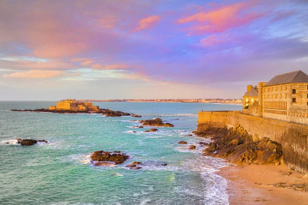 Saint-Malo Brittany Fransa Surs ve Old Town, Kıyı Şeridi
