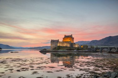 İyi akşamlar, Eilean Donan Kalesi