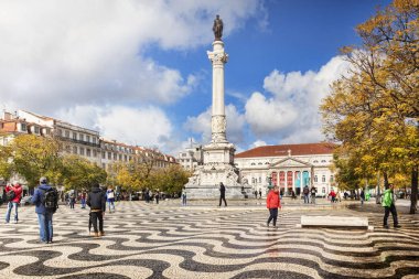 Rossio Meydanı Lizbon Portekiz Bahar