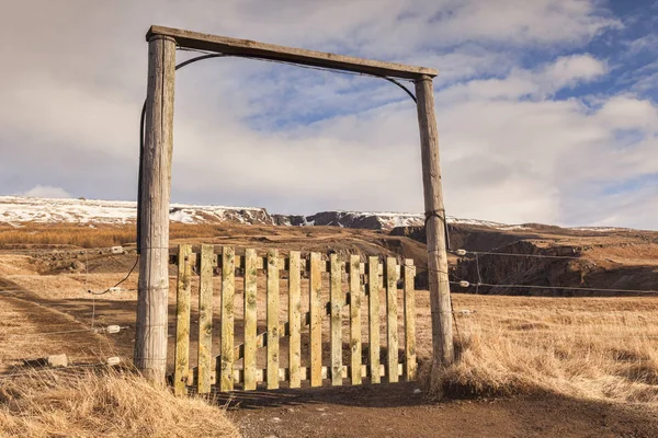 Brána v elektrických ohradě Island — Stock fotografie