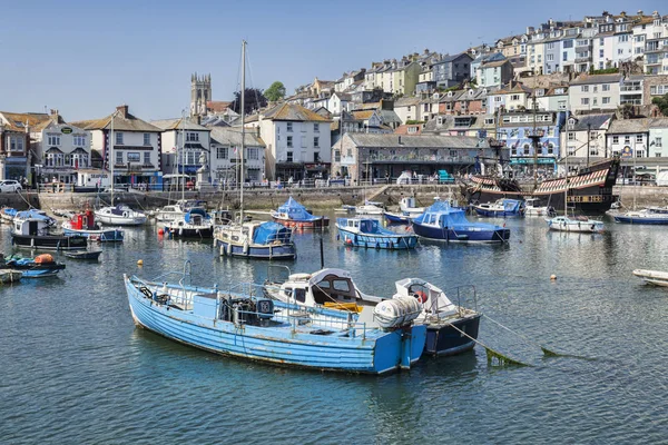 Brixham Harbour Devon Yhdistynyt kuningaskunta — kuvapankkivalokuva