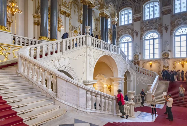 Palacio del Hermitage Interior, Escalera principal, San Petersburgo, Rusia —  Fotos de Stock