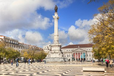 Rossio Meydanı Lizbon Portekiz Bahar