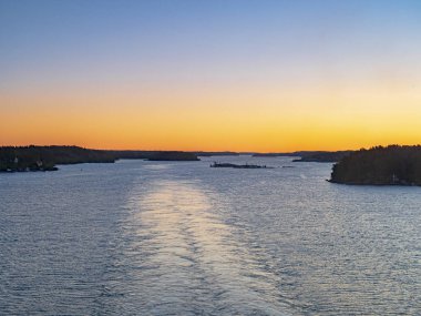 Cruise Liner Wake Stockholm Takımadaları