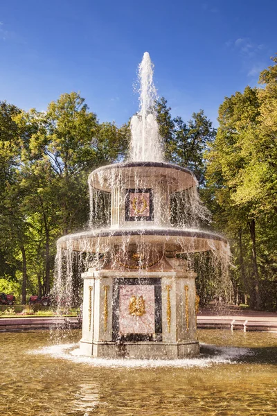 Peterhof Palace Gardens Fuente de pastel de boda — Foto de Stock