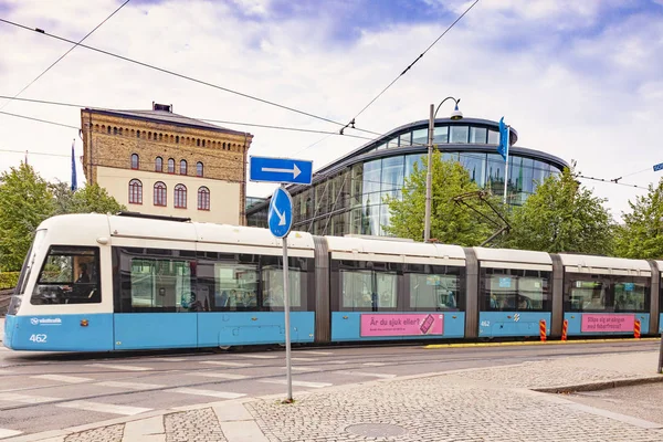 Tram Passing Gothenburg University, Švédsko — Stock fotografie