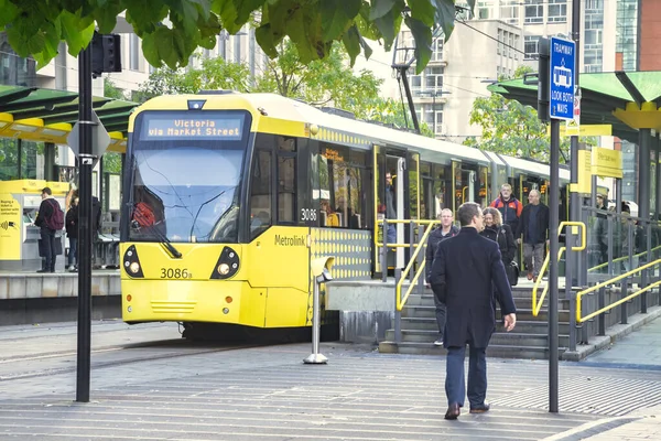 Metrolink Tramvaj v St Peters náměstí Manchester Uk — Stock fotografie