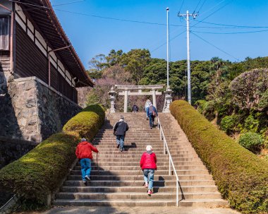 Katahara Tapınağı, Gamagori, Japonya 'ya adımlar