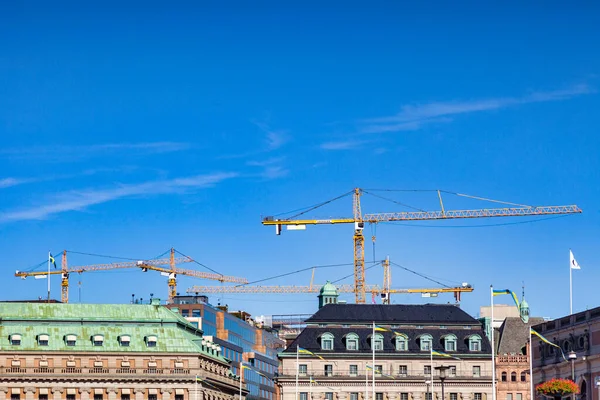 Stoccolma Svezia, gru sopra i tetti — Foto Stock