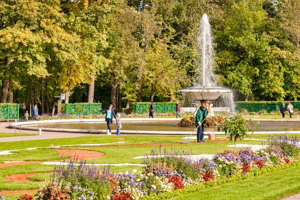 Peterhofský palác Garedns, Petrohrad, Rusko — Stock fotografie