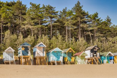 Wells Next The Sea, Norfolk, İngiltere 'deki Sahilde Kulübeler