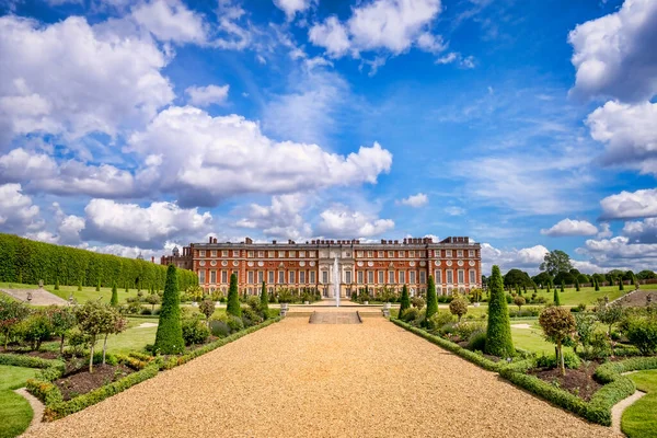 Hampton Court Palace desde el Jardín Privado — Foto de Stock