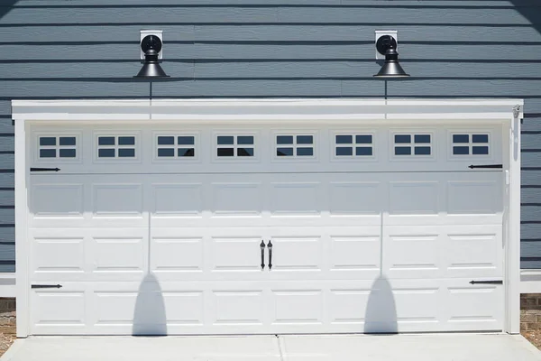 Residential House Two Car Garage Doors — Stock Photo, Image