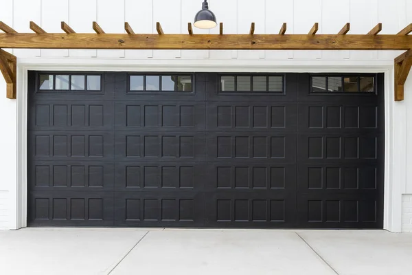 Residential House Two Car Garage Doors — Stock Photo, Image