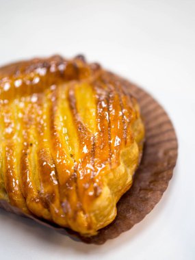 Delicious fırından yeni çıkmış ekmek pişirme kağıdı içinde