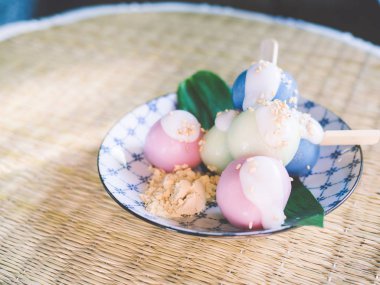 Dango, Japon tatlı pirinç unu ile yapılan bir tatlı soya sosu sır ile kaplı