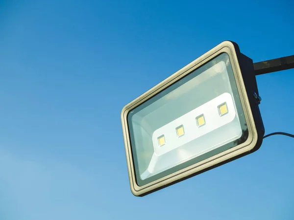 Nahaufnahme Led Scheinwerfer Lampe Auf Blu Himmel Hintergrund — Stockfoto