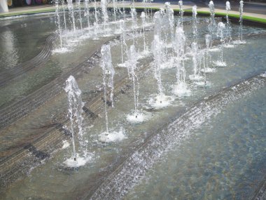 Çeşmeden su coşma