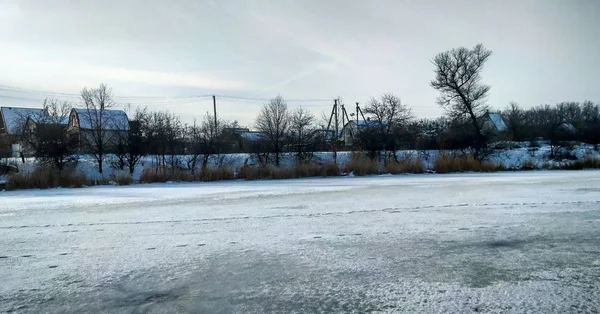 Blick Von Einem Zugefrorenen See — Stockfoto