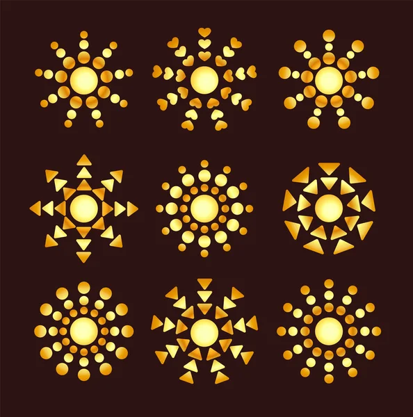 Iconos dorados del sol étnico con diferentes rayos geométricos. Oro summ — Vector de stock