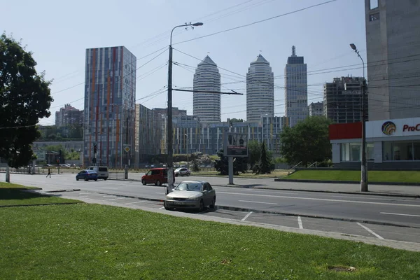 Dnipro Oekraïne Juni 2018 Met Het Oog Wolkenkrabbers Van Stad — Stockfoto