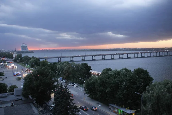 乌克兰第聂伯罗 2018年6月28日 从第聂伯罗彼得罗夫斯克酒店到第聂伯罗河的景色 — 图库照片