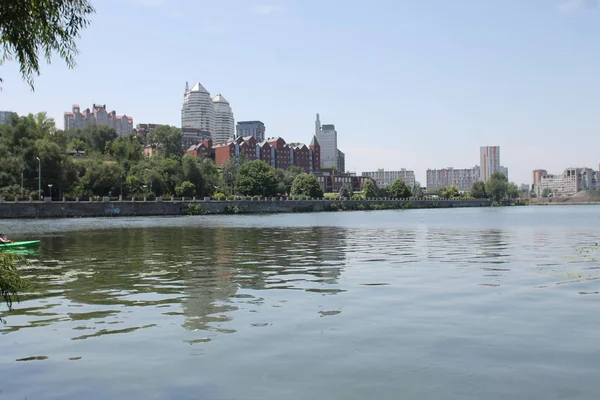 Dnipro, Ukrayna. 28 Haziran 2018. Dnipro şehir Dnipro Nehri'nin görüntüleyin
